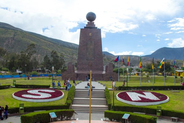 Monumento a la Mitad del Mundo Quito Ecuador Turistico